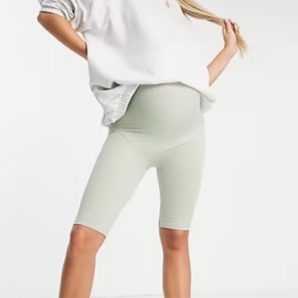 NEW MAMA LICIOUS Maternity active seamless shorts in sage green